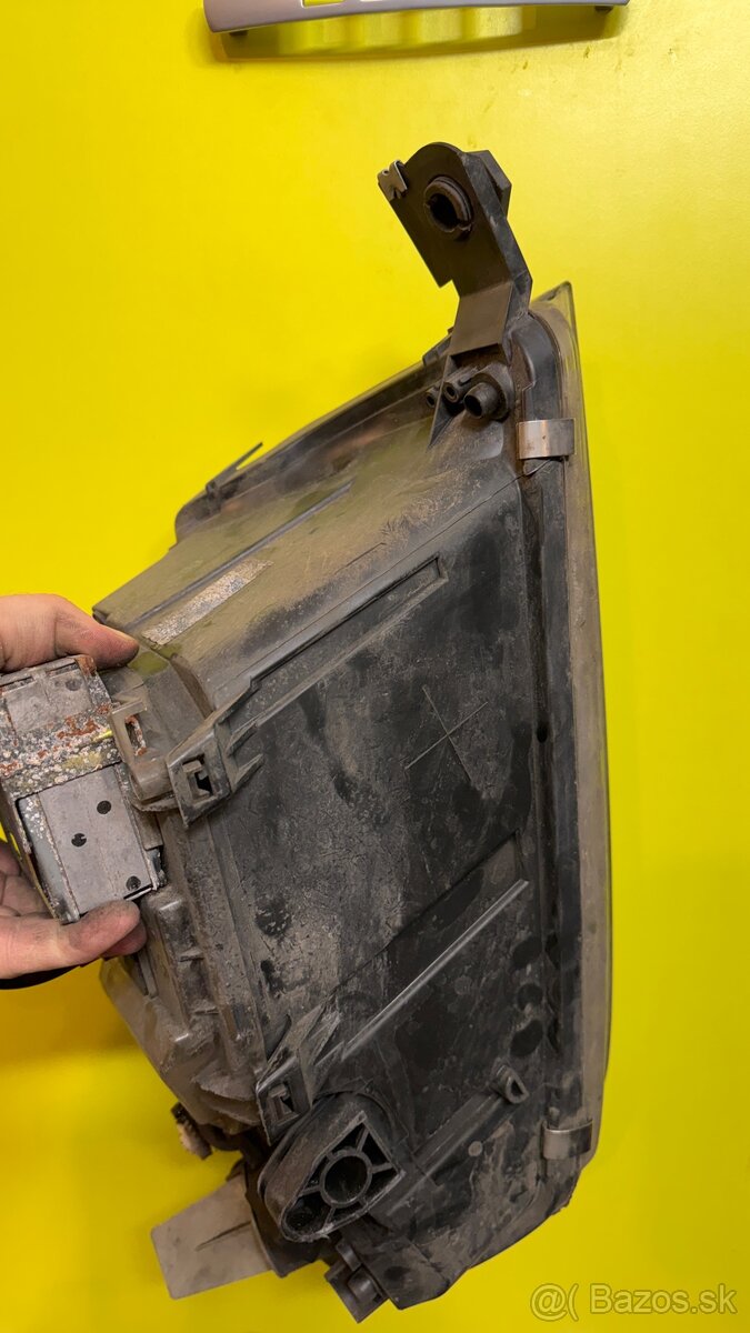 Reflektor Fabia Xenon Pravý Bez poškodenia - 3