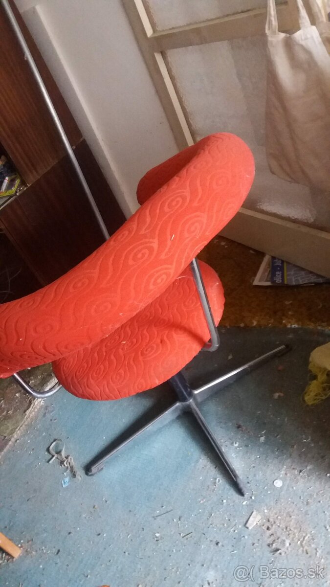 otočné retro kreslo - 3