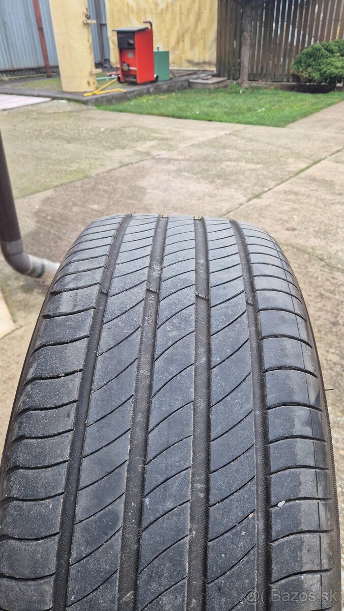 Michelin 235/50 R19 - 3