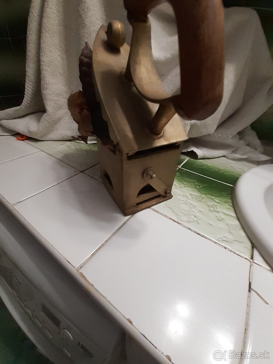 Stará žehlička na uhlie - ako zo zlata, vyčistená - 3