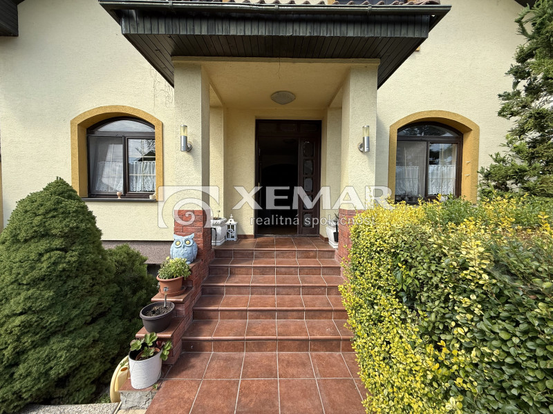 3 podlažný, 9izb. RD - Rovinka (Vojenská ul.) - 3