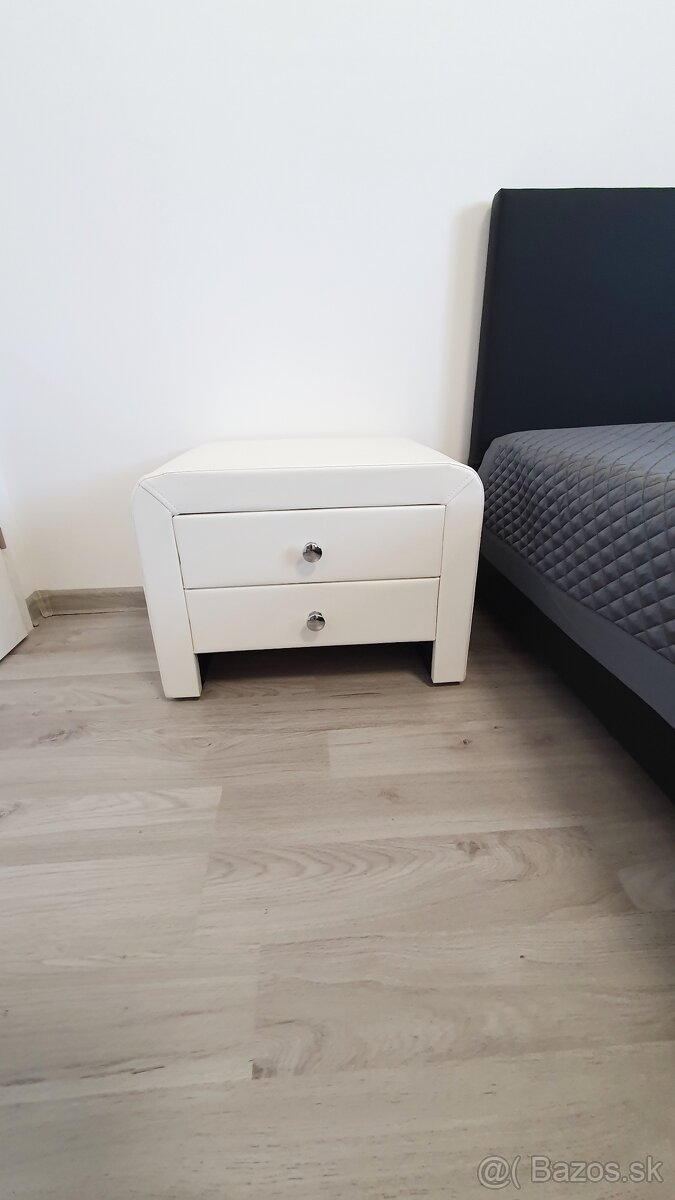 Posteľ 180 x 200 cm + nočné stolíky - 3