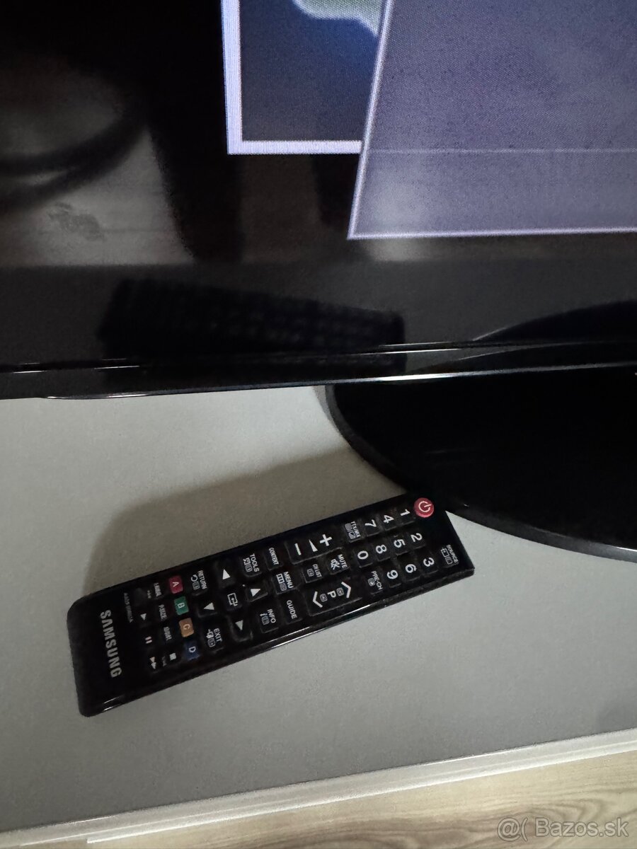 LCD TV 40" Samsung UE40EH5000 (101cm) - 3