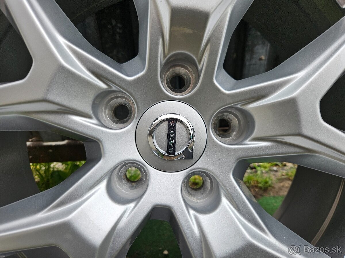 Originálna zimná sada VOLVO - 5x108 r18 + 235/60 r18 - 3