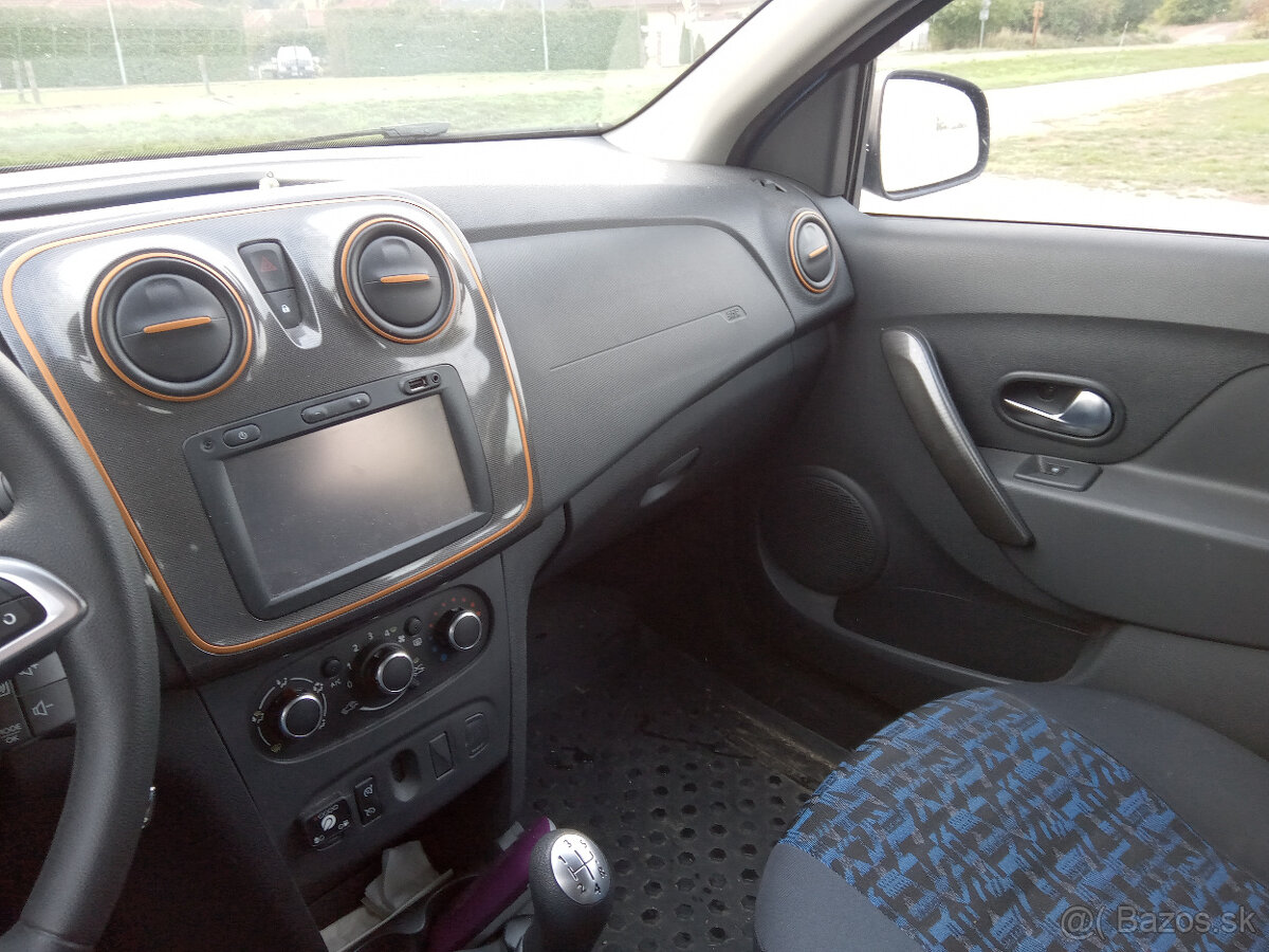 Logan MCVII Stepway - 3