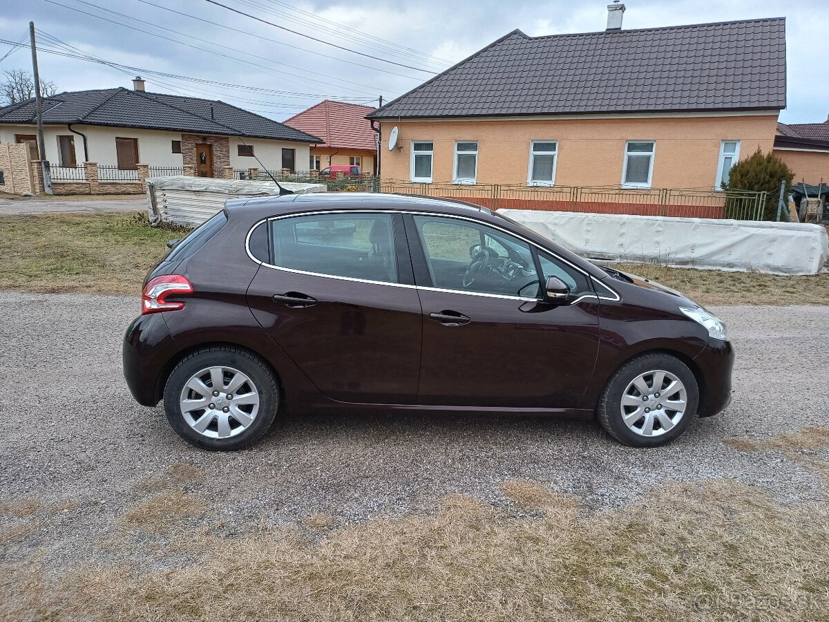 Predám Peugeot 208, 1.6HDI, 68Kw, automatická prevodovka 6kv - 3