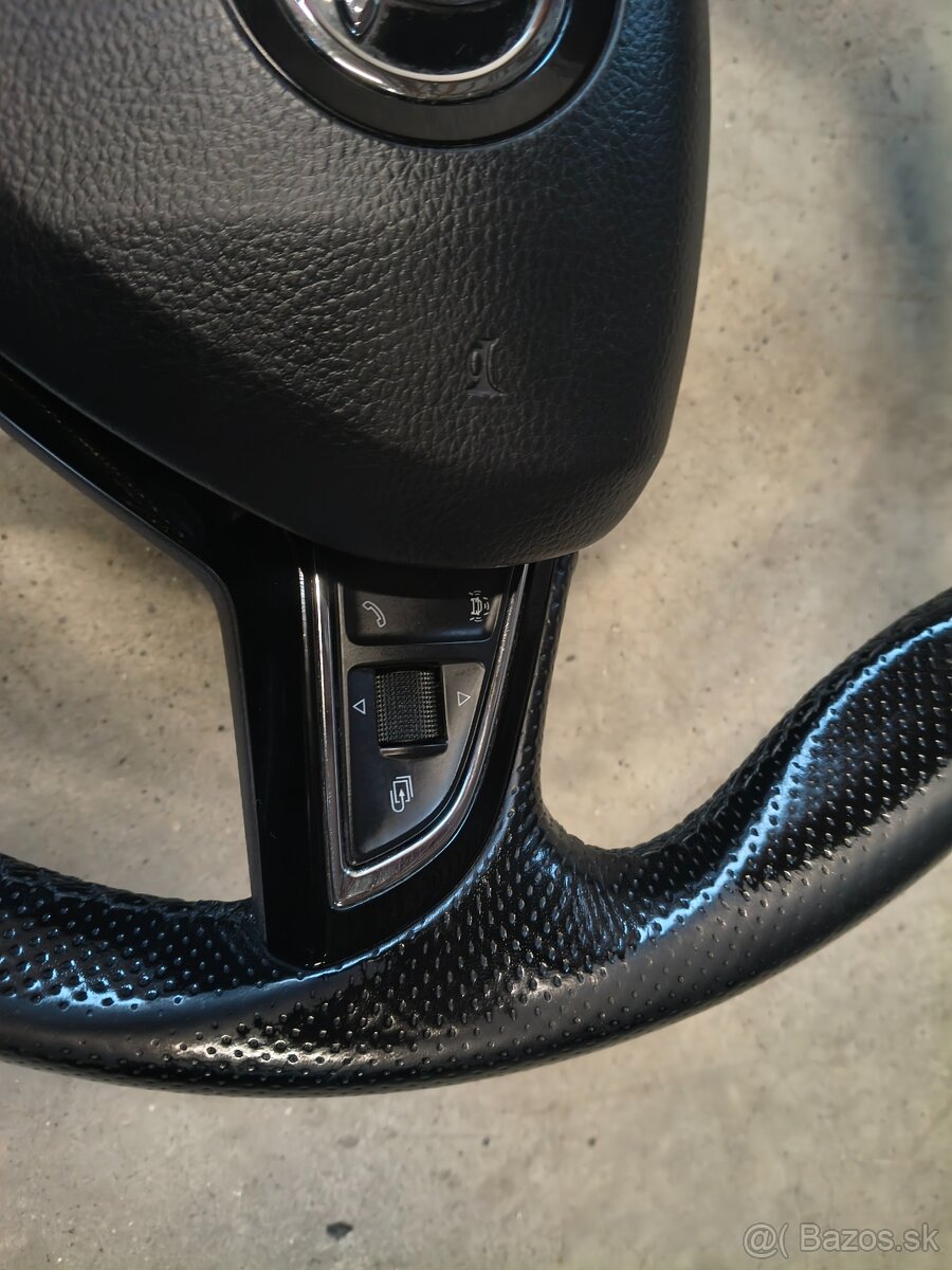 Predam zrezany multifunkcny volant - 3
