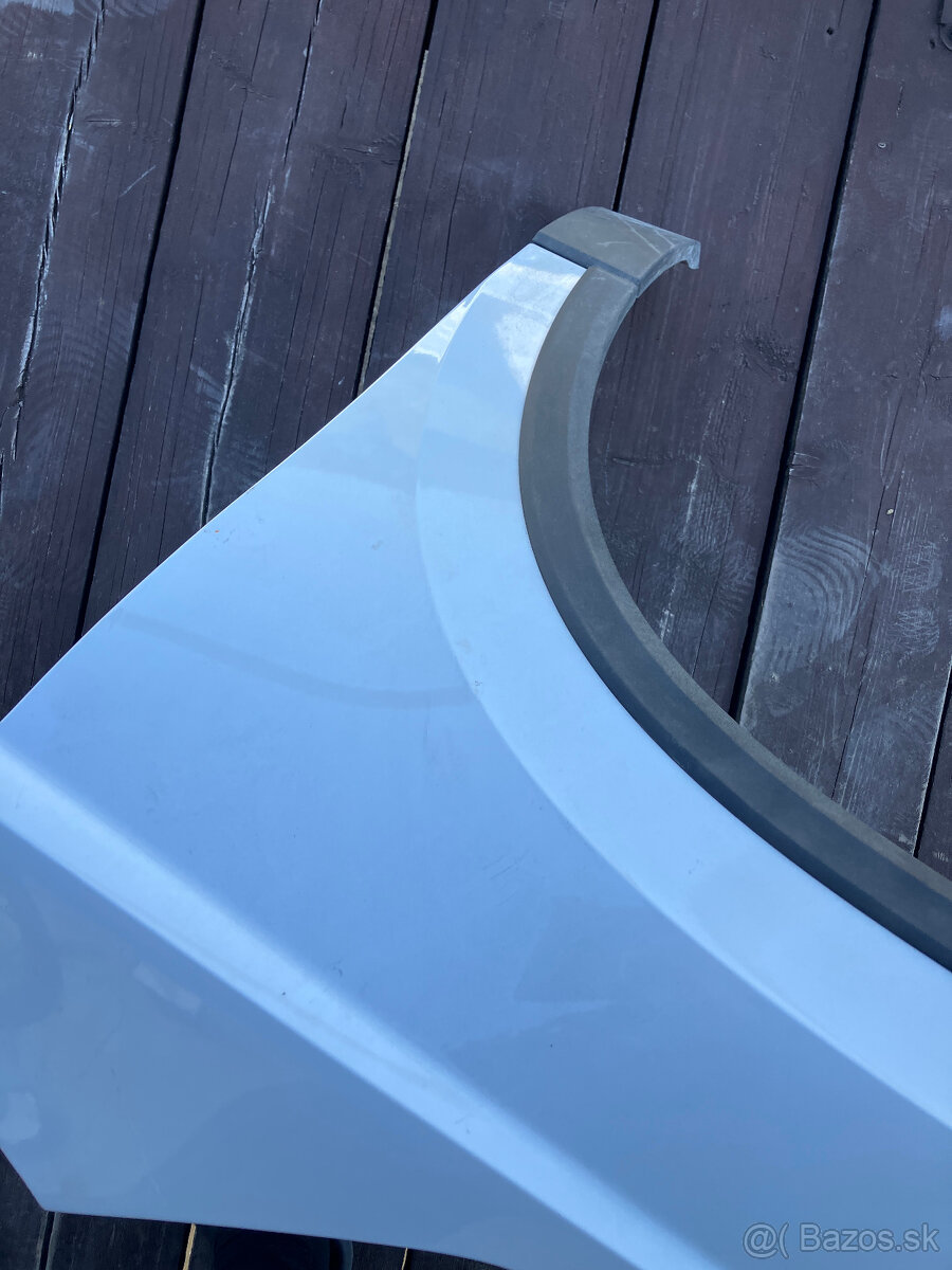 predni levy bily blatnik SKODA Karoq - 3