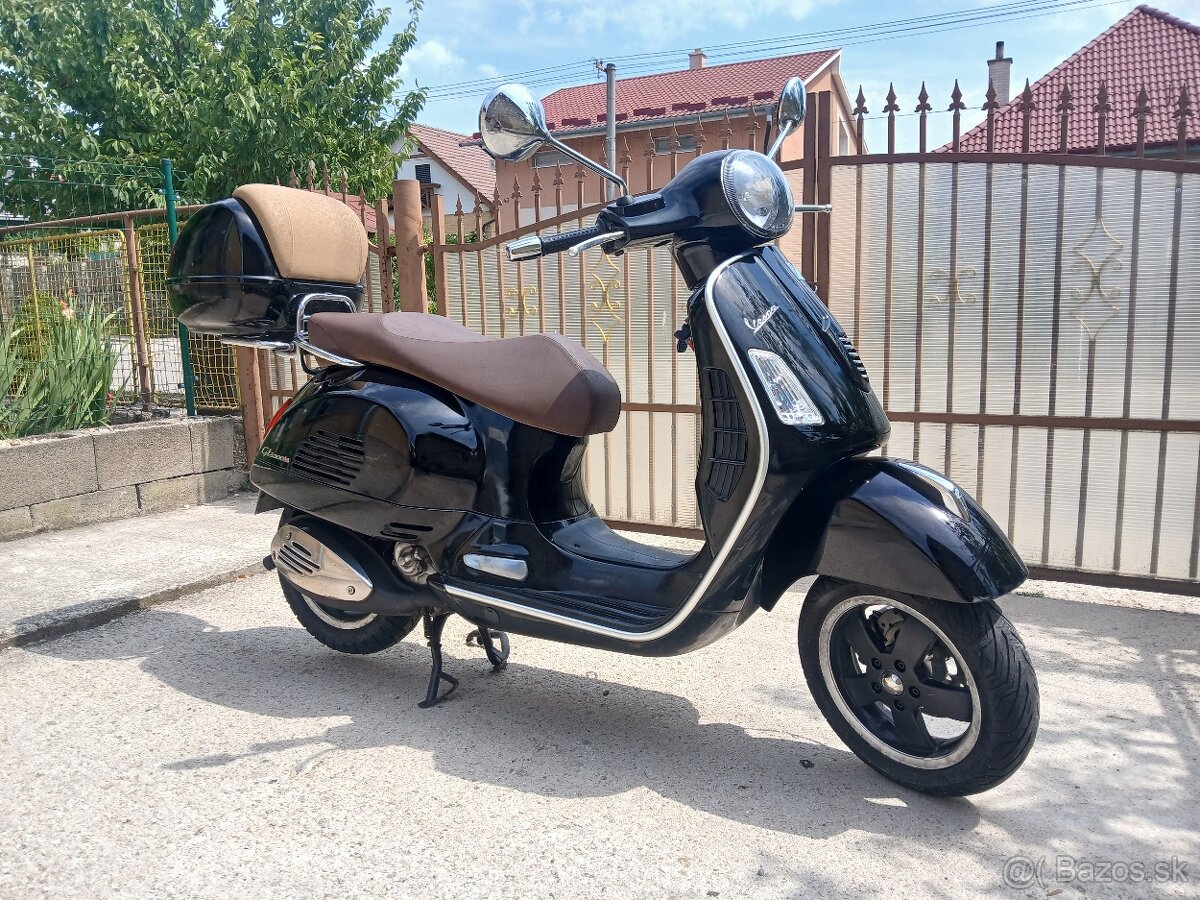 Piaggio Vespa GTS 300 - 3