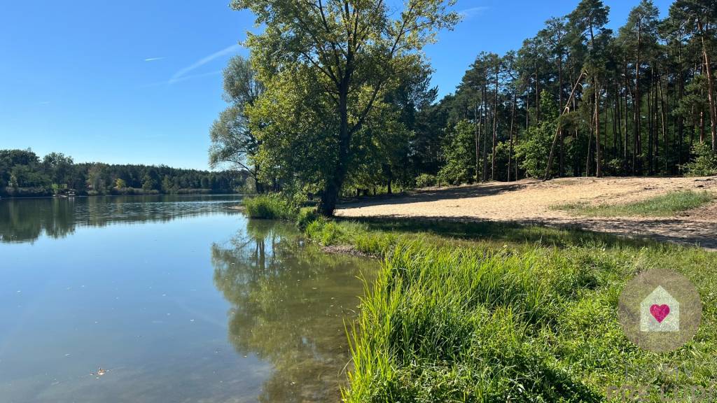 LÁB - PIESKOVŇA - 3 podlažná chata 2 min chôdze od jazera - 3
