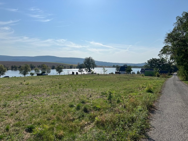 Prenájom nádherný pozemok pri priehrade, Kozárovce - 3