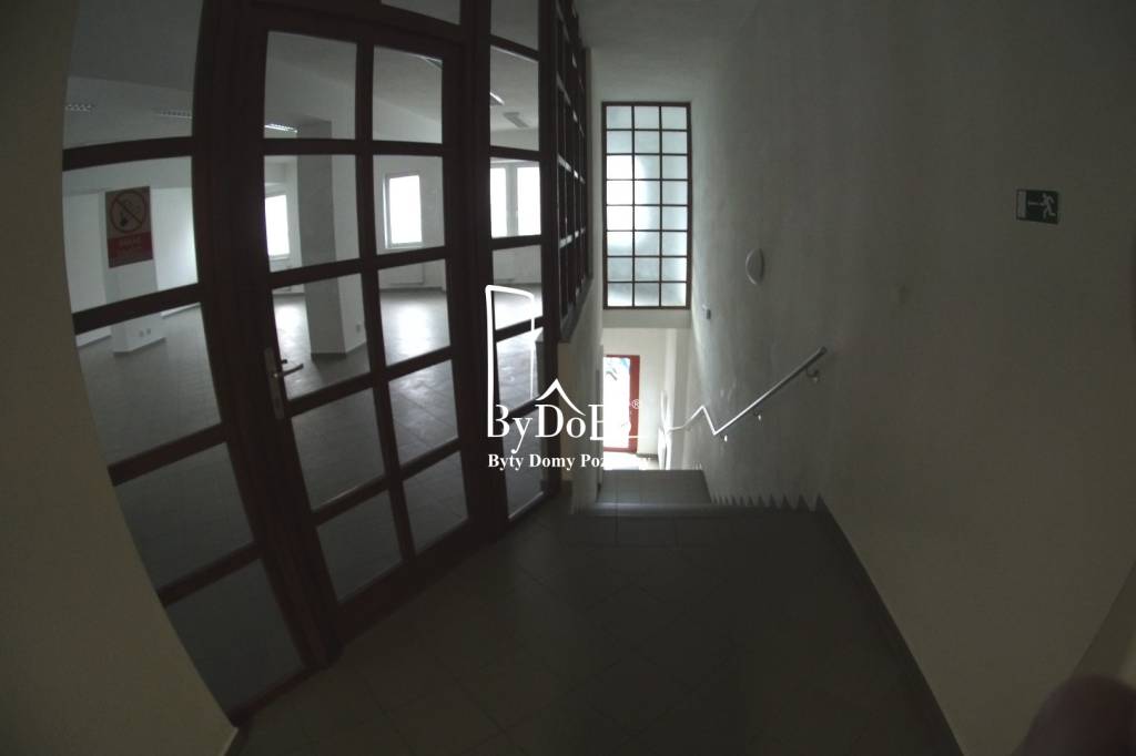 Priestory na obchod a služby, 112 m2, Nitra - Pešia zóna - 3