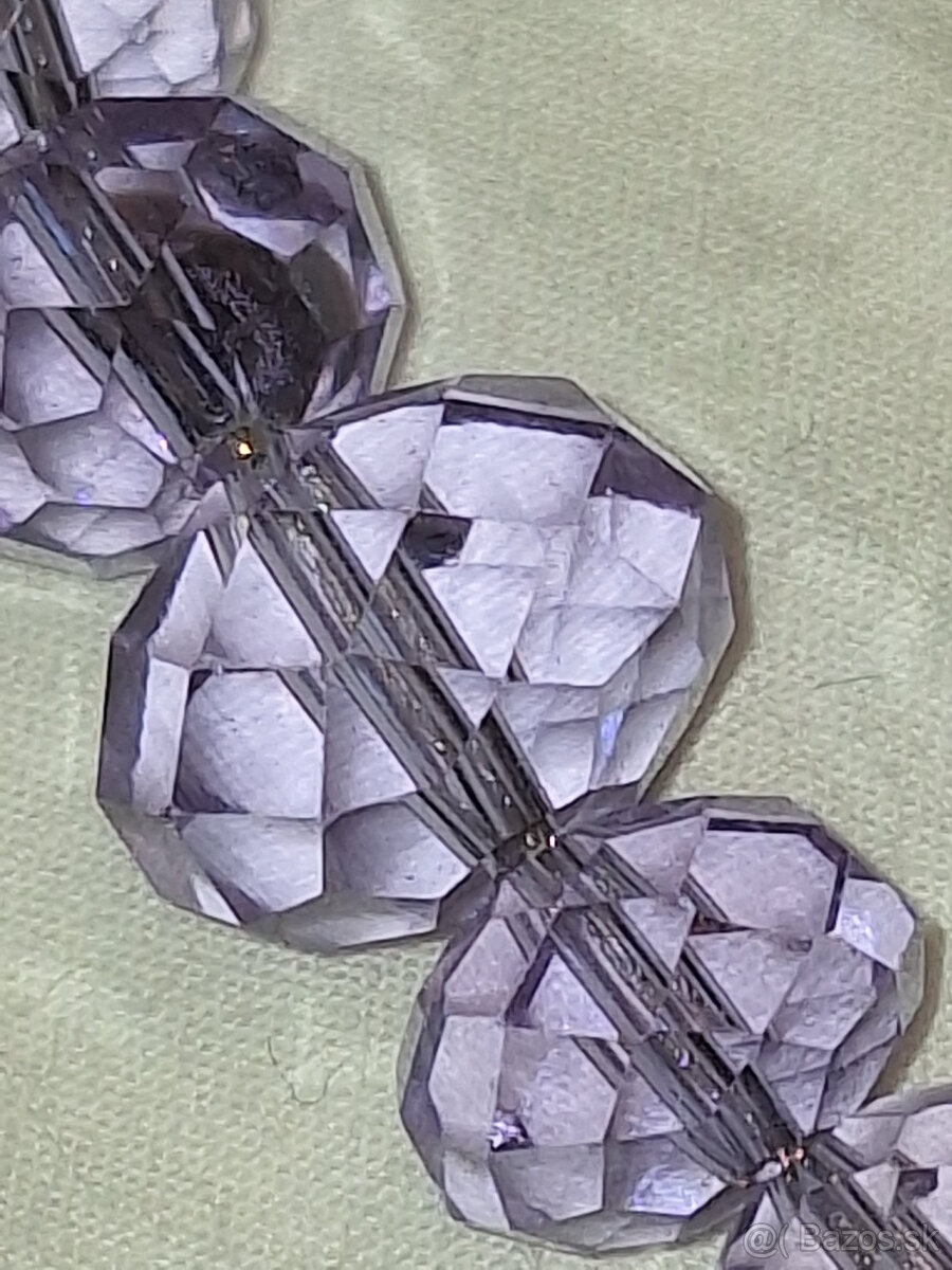 KRÁSNY NÁHRDELNÍK - 3