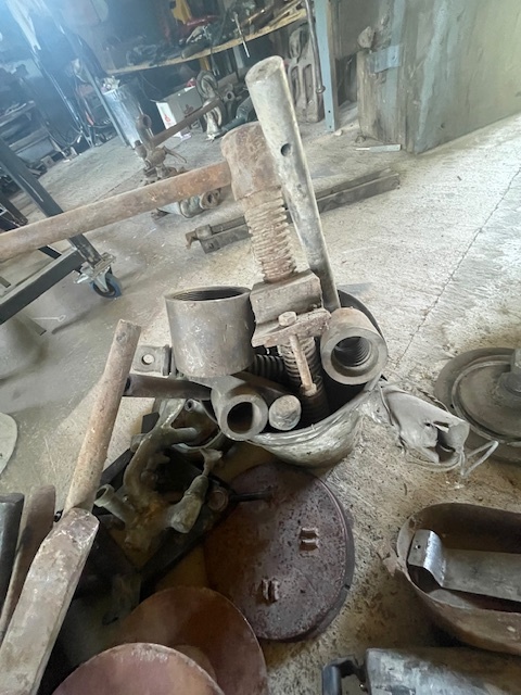 Predaj príslušenstva zo starej dielne - 3