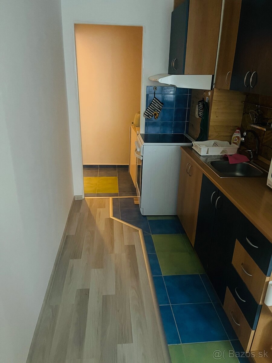 Predám 2-izbový byt v Štúrove - 3