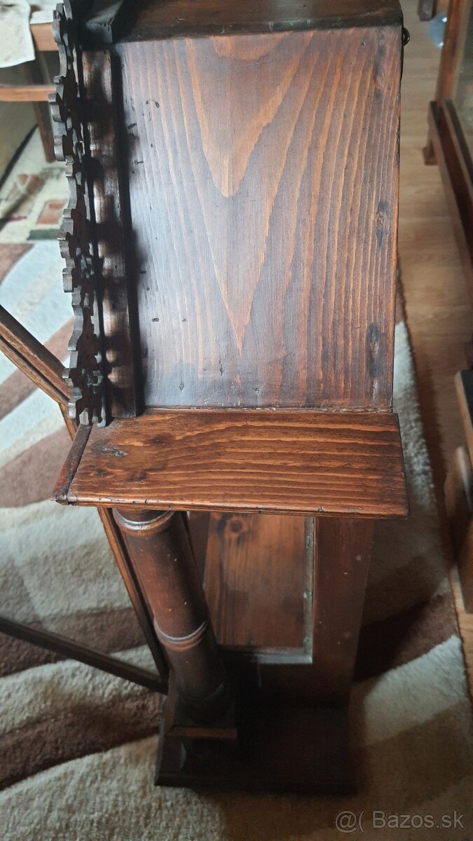 Starozitny relikviár a religiozne sochy. - 3