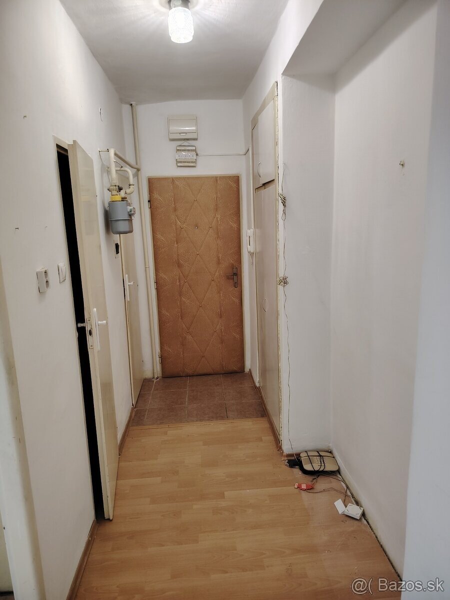 na predaj 2 izbový byt Staré sídlisko Prievidza - 3