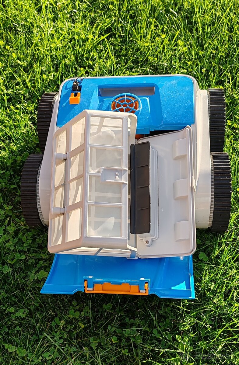 Plne robotický bazénový vysávač - 3