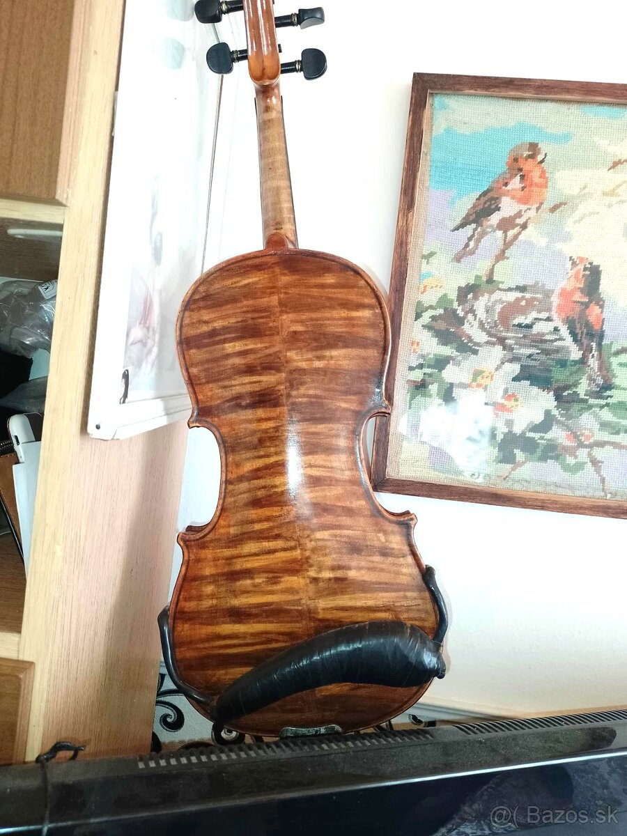 Predam cele husle 4/4 Pekny majstr.kusok,Cena v popise - 3