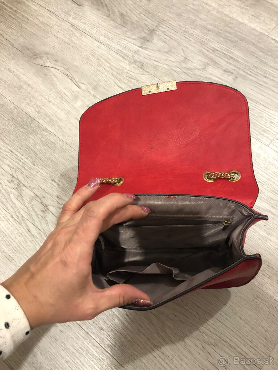Cervena kabelka - 3