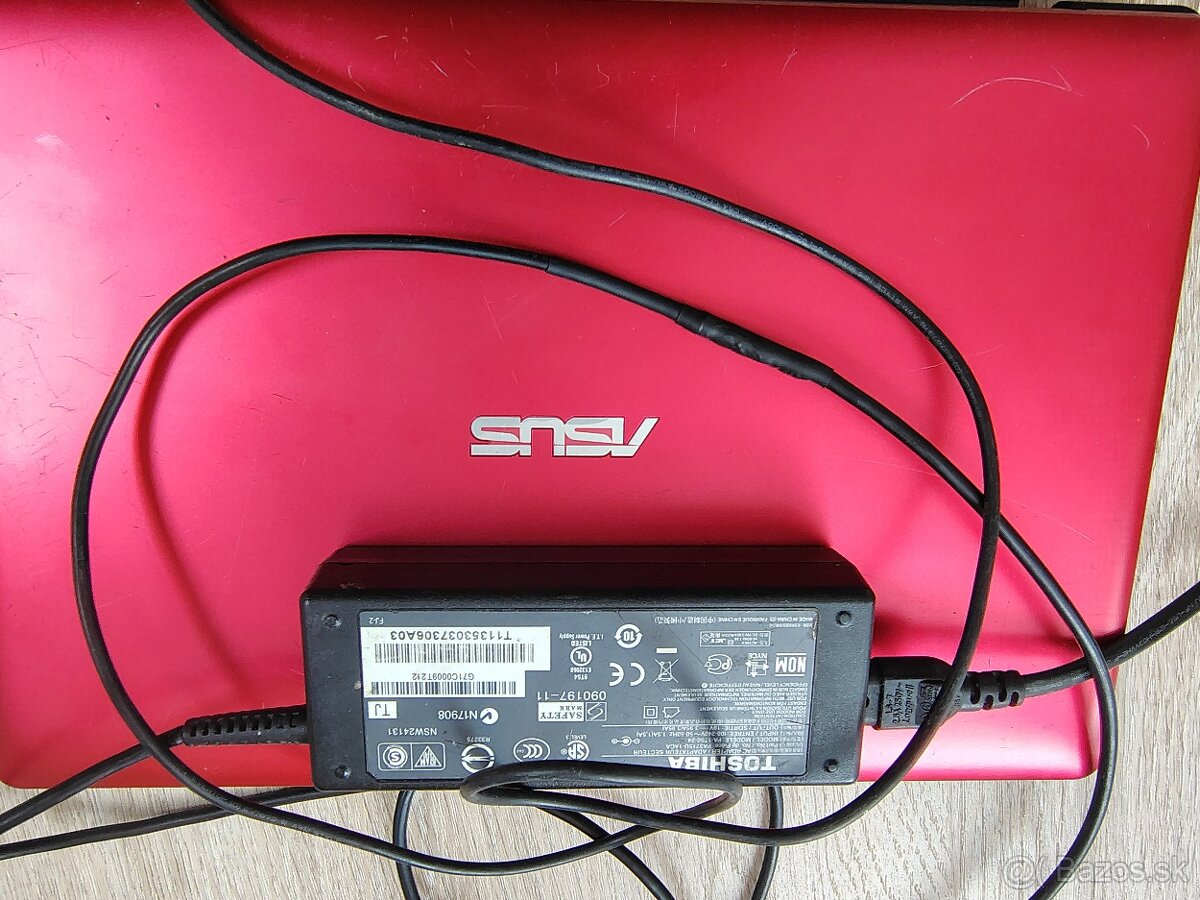 Kompaktný 11,6" notebook Asus X200M - 3