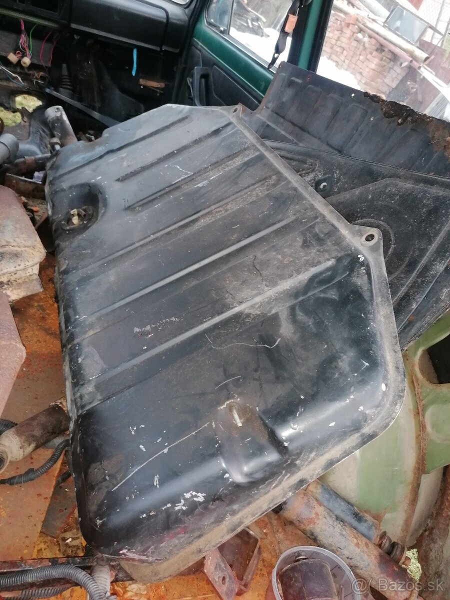 Lada niva nádrž - 3