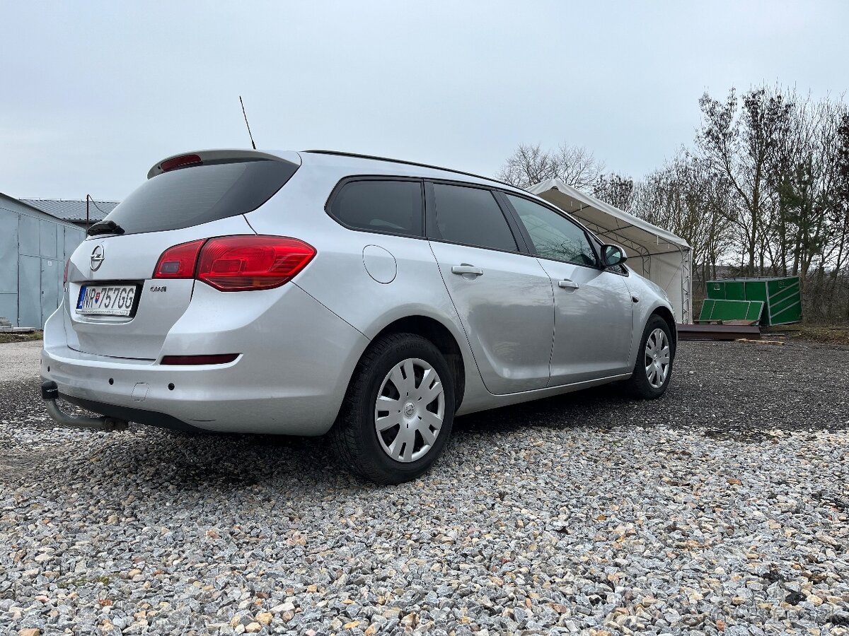 Predám Opel Astra J - 3