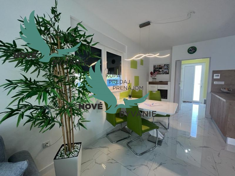 Novostavba trojpodlažný apartmán so záhradou aj strešnou ter - 3