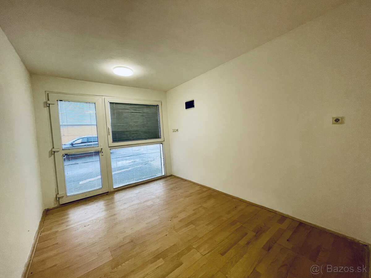 Viacúčelová budova v severnej časti mesta. - 3