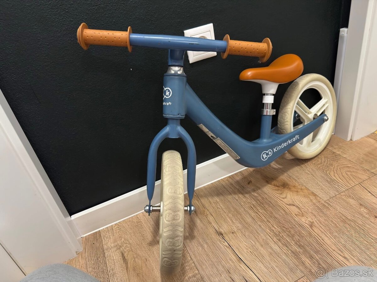 Odrážadlo Kinderkraft Fly Plus + košík a zvonček - 3