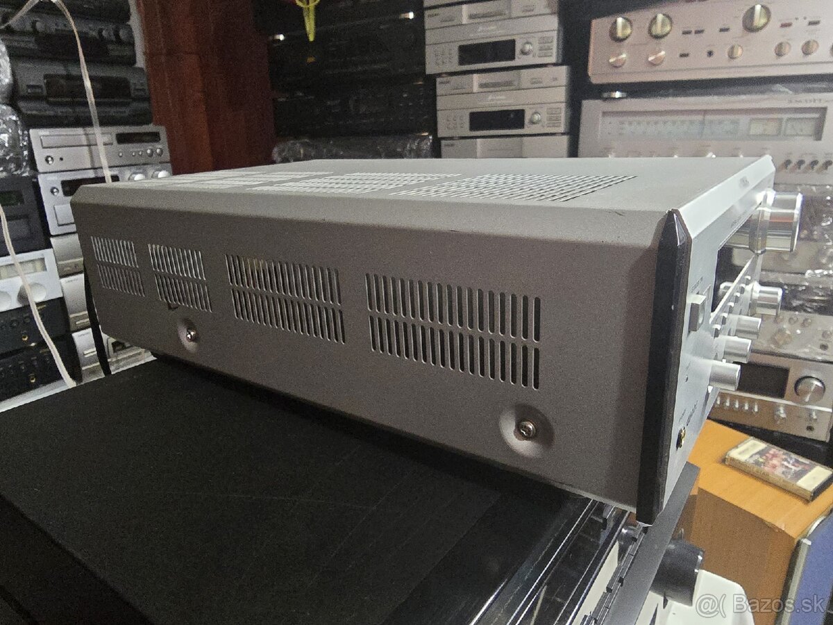 Yamaha RX-E600 výkonný mini stereo receiver - 3