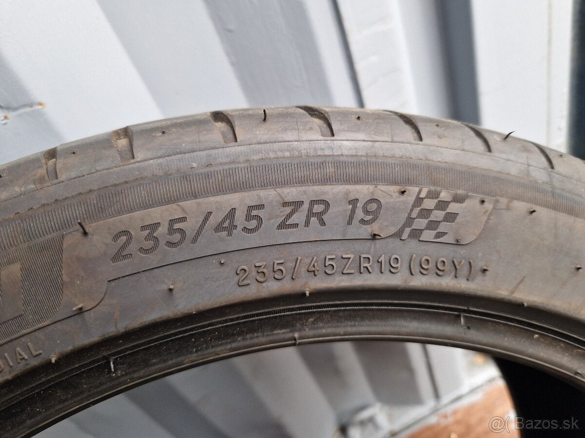 235/45 R19 Michelin Pilot Sport 4 - 3