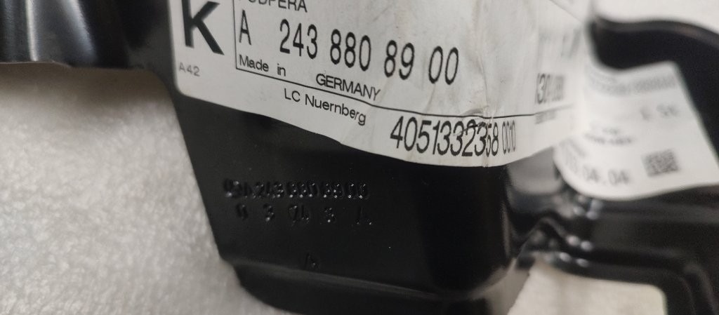 Toyota Prius V 5 - pirela Mercedes EQB Vito - kryt zrkadla - 3