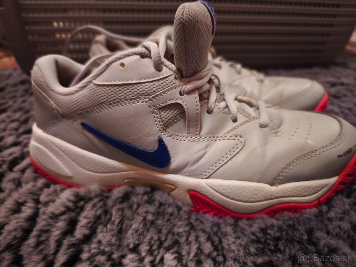 Nike, Adidas, Reebok - 3