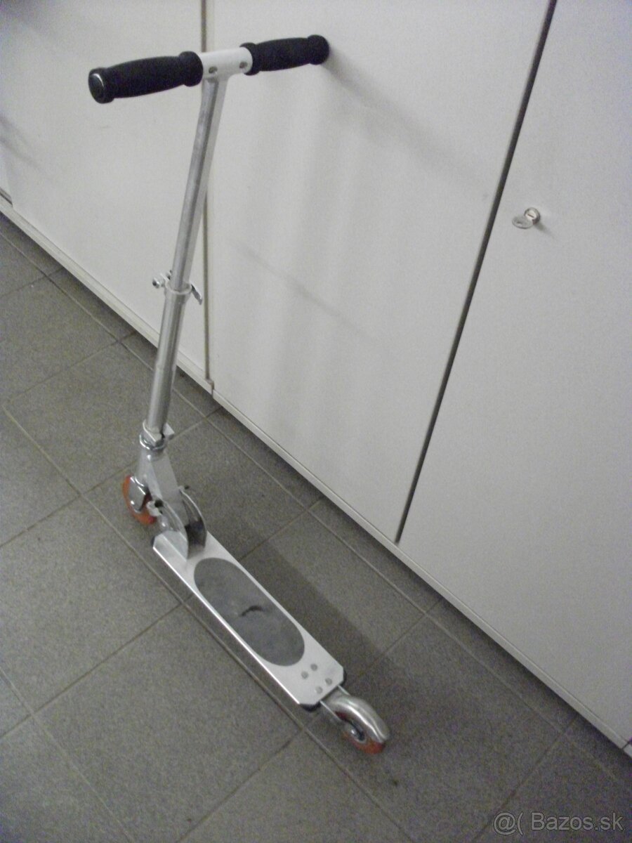 Predám detskú-hlinikovú kolobežku. - 3