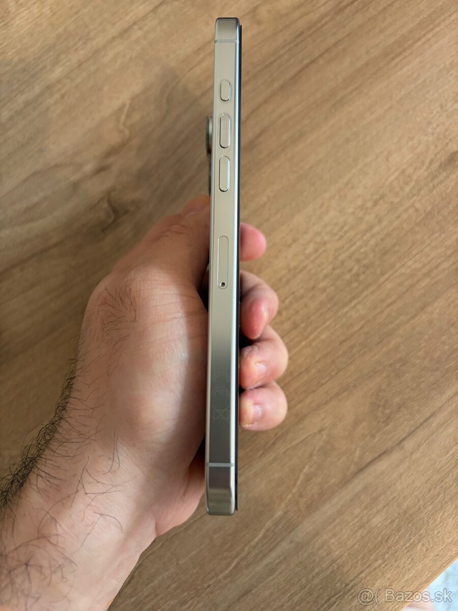 iPhone 16 Pro Max 512gb v záruke do 2027 - 3