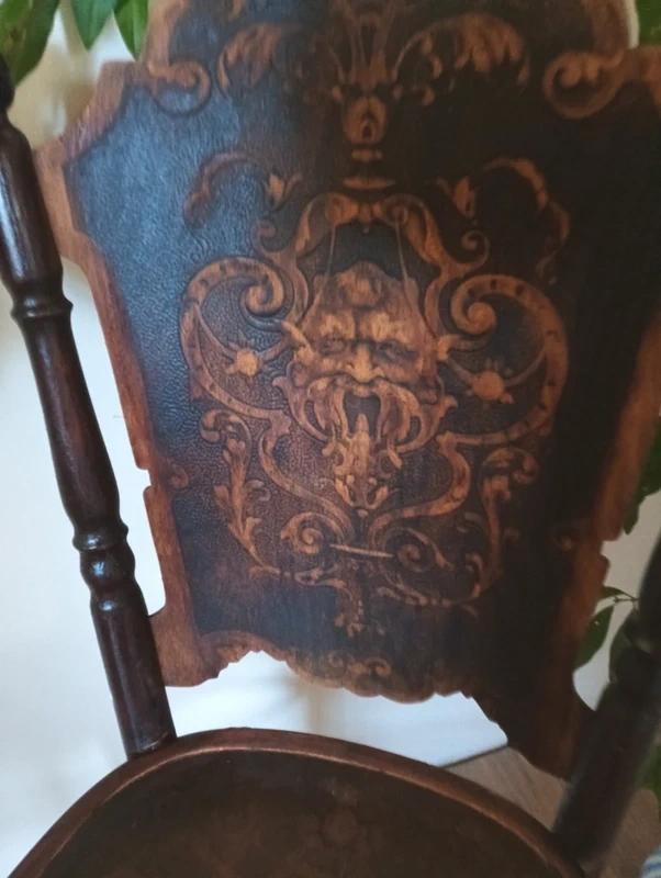 jedálná stolička -s motivom čerta - 3