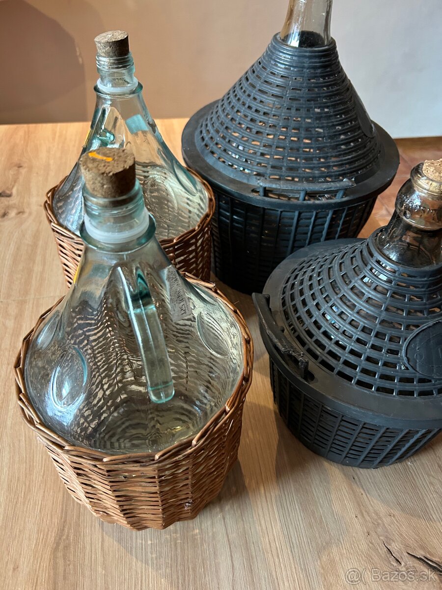 Demižony v obale - 3