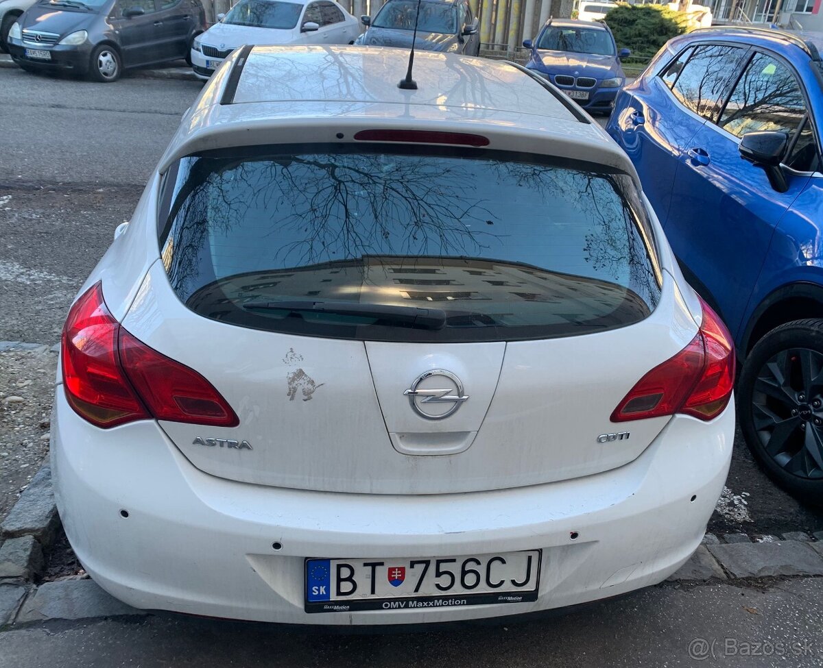 Opel Astra 2011 na diely - 3