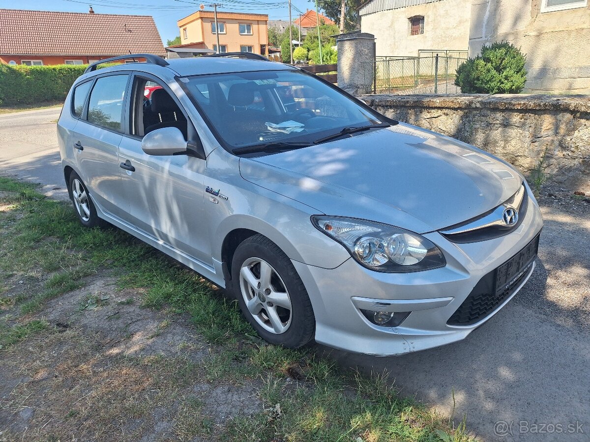 HYUNDAI i30 BENZÍN 1,4 KLÍMA - 3