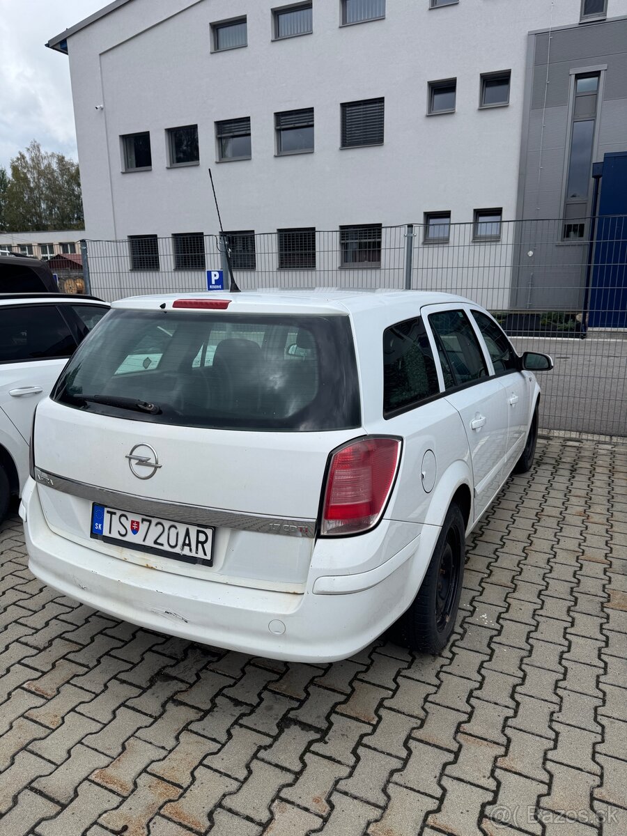 Opel Astra combi 2005 biela - 3