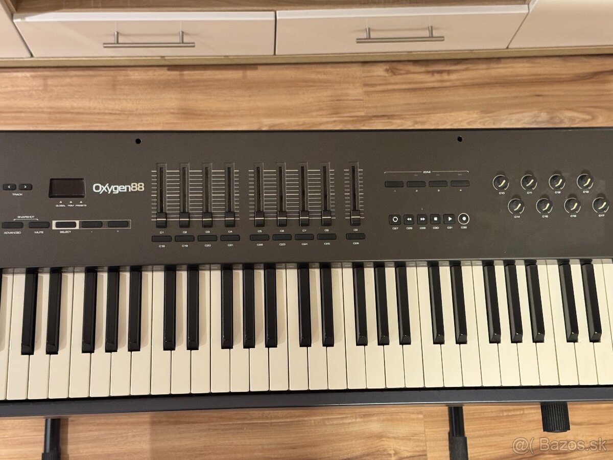 M-Audio Oxygen 88 Midi controller s vyváženou klaviatúrov - 3