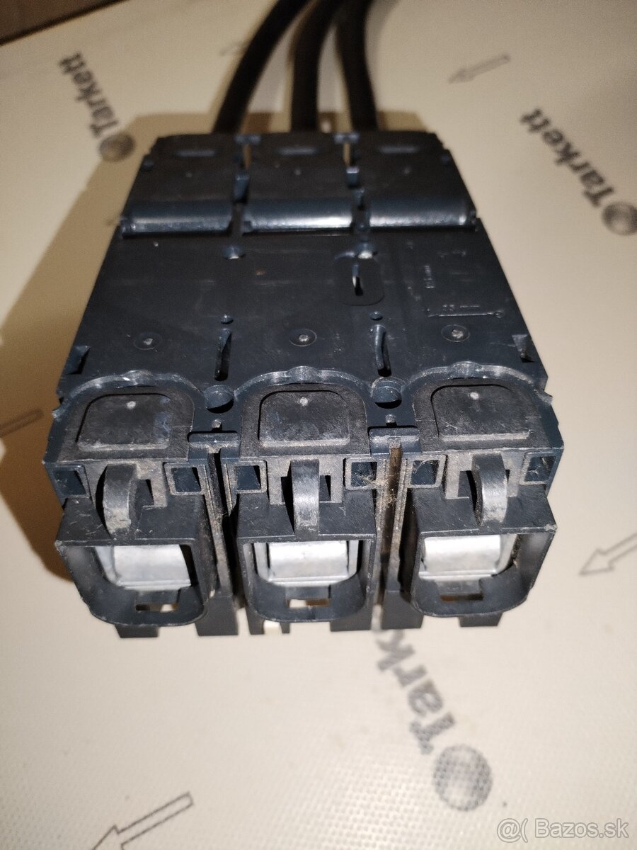 Výkonový jistič Compact NSX160F - 160 A - 3P - 3