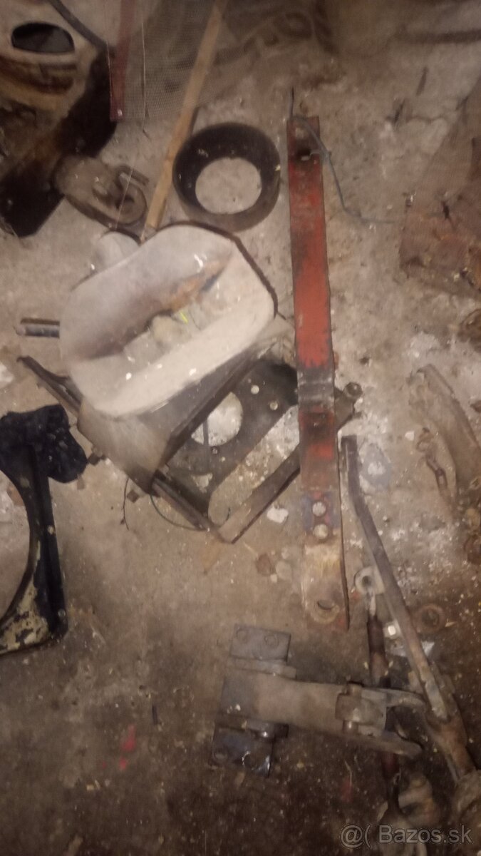 predám na Zetor 7045 ramená+vrchný a spodný záves - 3