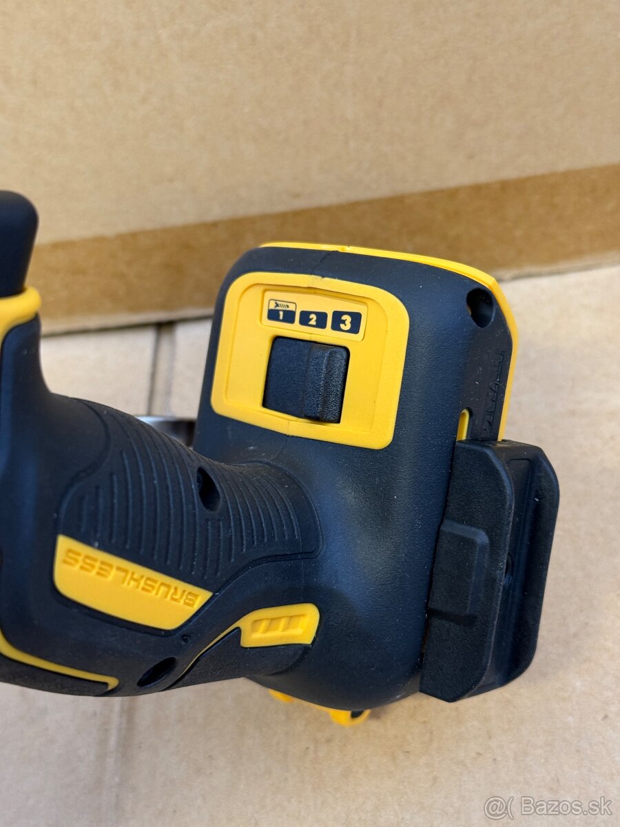 AKU razovy uťahovák Dewalt - 3