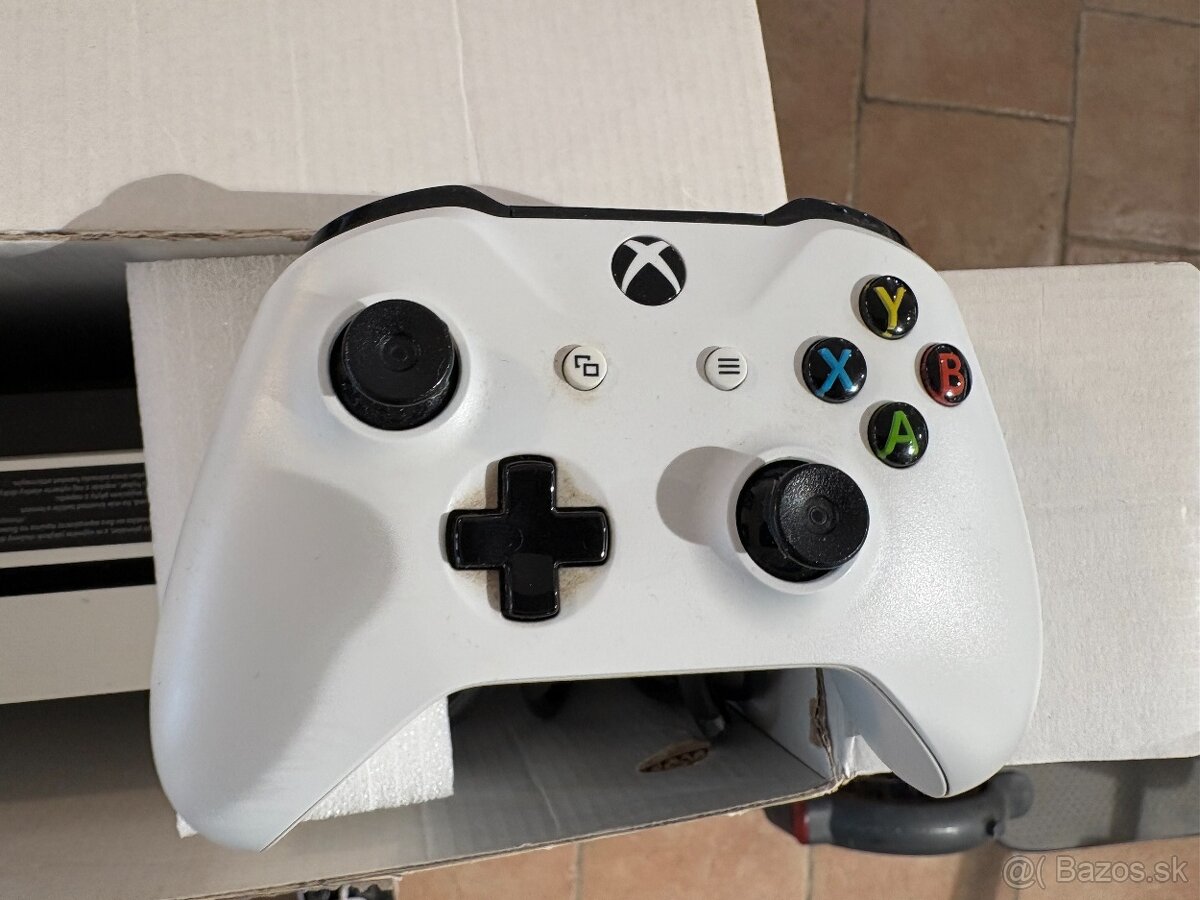 Xbox One S - 3