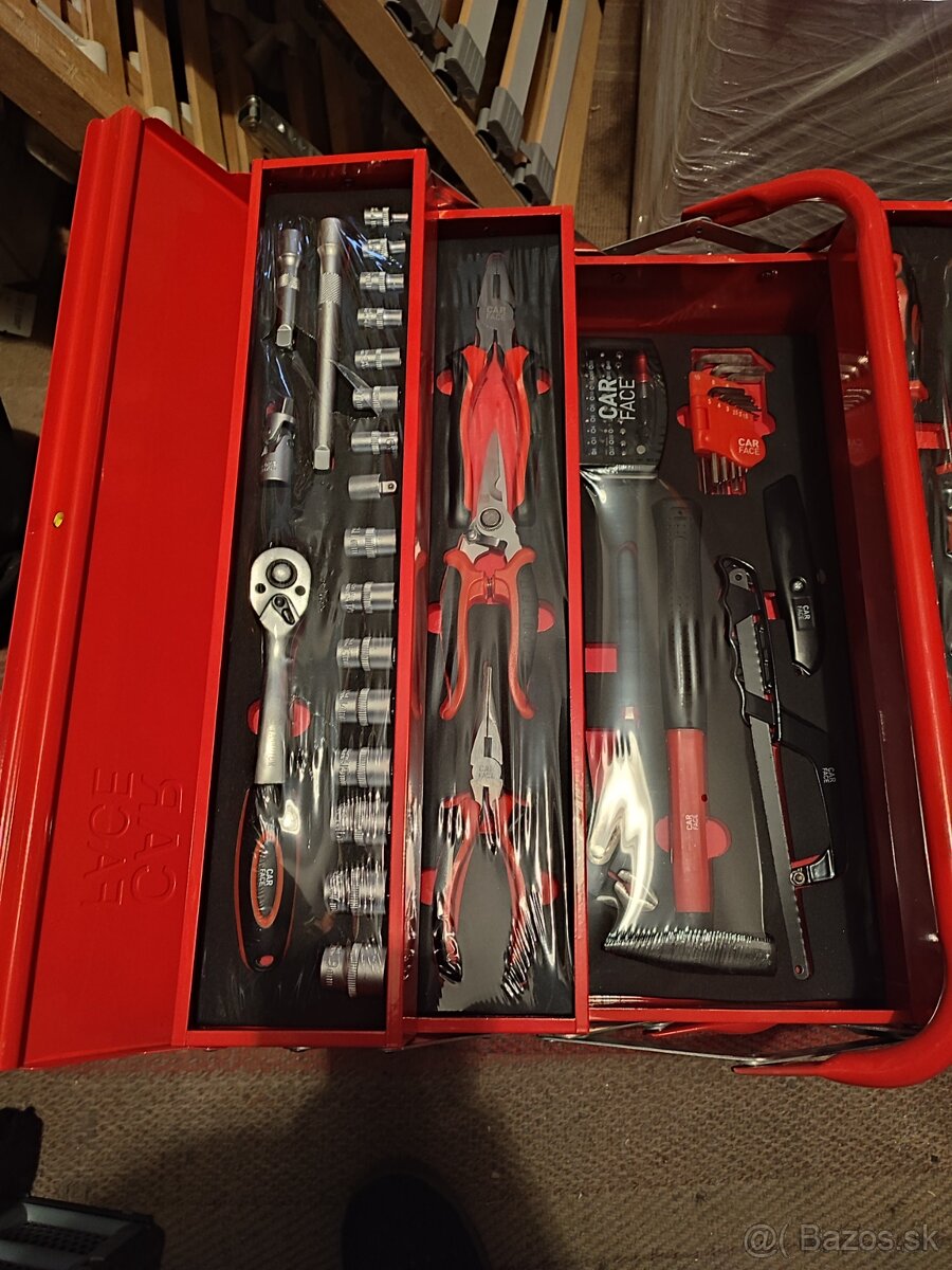 Kovovy kufrík s náradím - 3