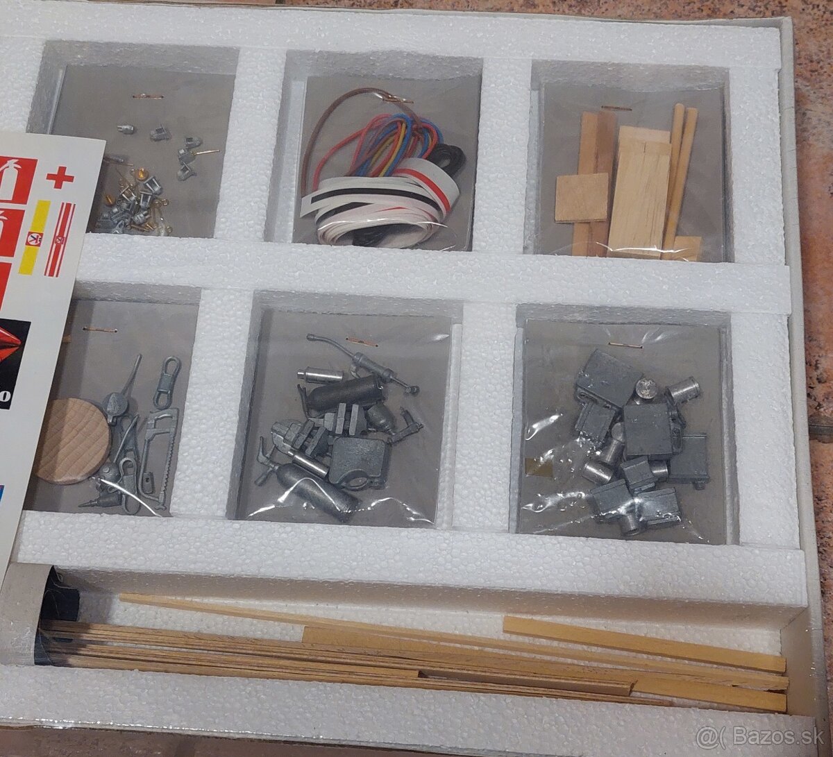 Dioráma autodielne s doplnkami - 1:18 - 3