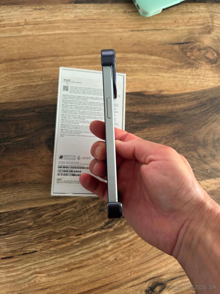I Phone 15 blue - 3