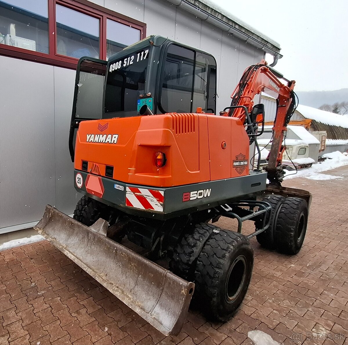 Predam kolesovy bager Yanmar B50W - 3